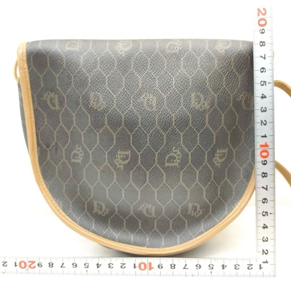 [0059] Vintage Christian Dior Crossbody Bag in Honeycomb Canvas - Picture 3 of 9